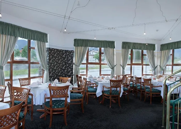 Glazne מלון בנסקו